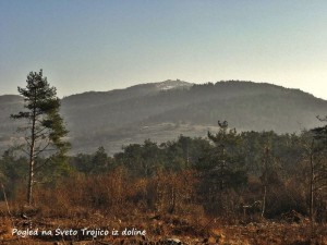 Pogled na Sveto Trojico iz doline