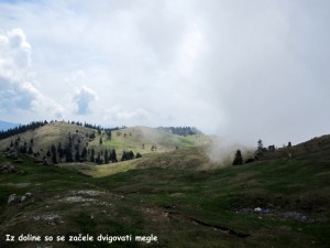 Iz doline so se začele dvigovati megle