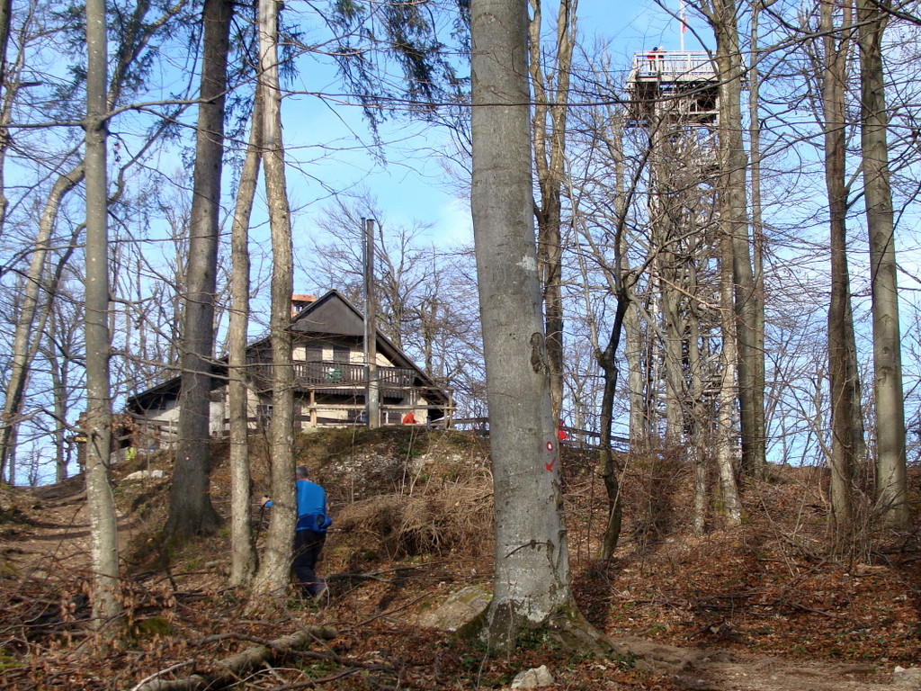 Koča in stolp na Špici